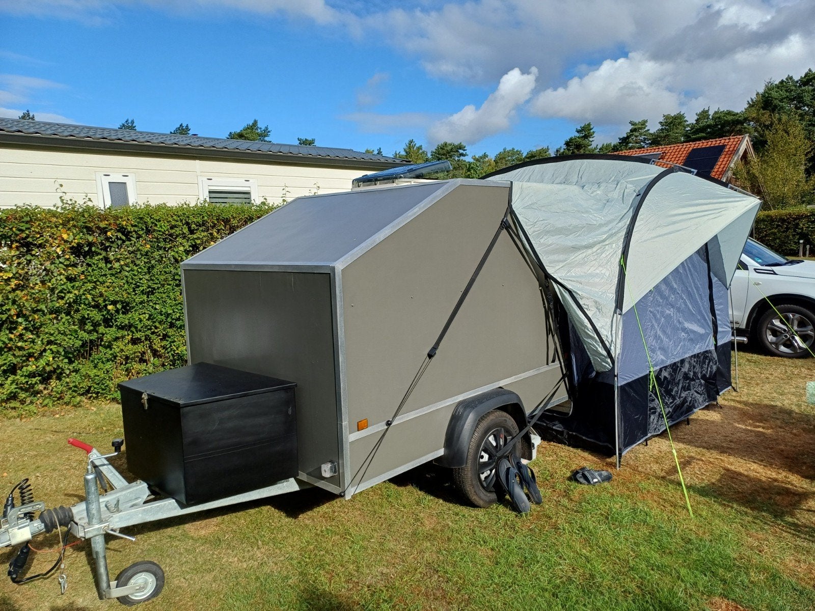 Gesloten aanhanger slaapwagen, Tot en met 2, Particulier, 4 tot 5 meter, Lengtebed