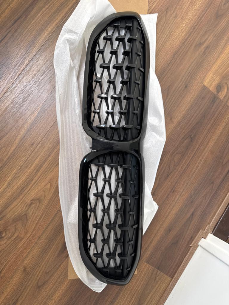 Gebruikte BMW 3 serie G20 pre lci grill honingraat m340, Voor, Nieuw, Ophalen of Verzenden, Bumper