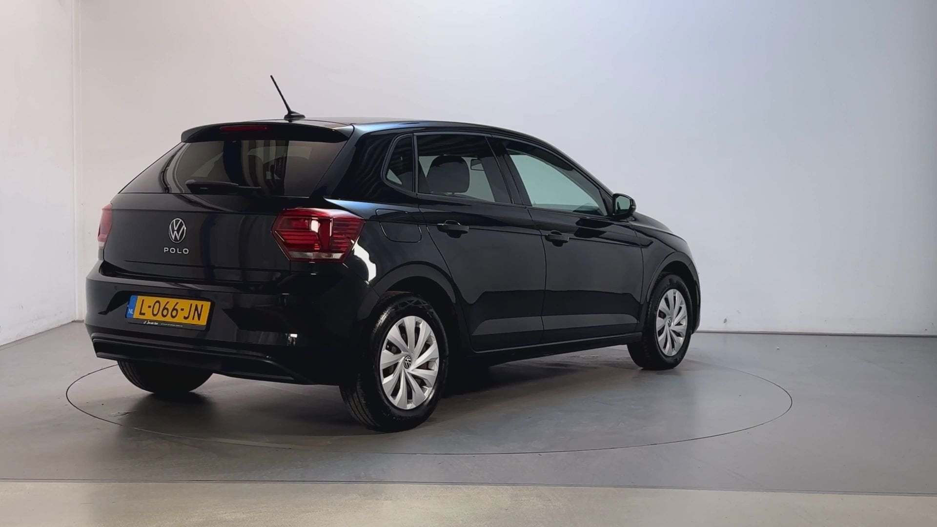 Volkswagen Polo 1.0 TSI Comfortline Parkeersensoren Navigati, Voorwielaandrijving, Gebruikt, Met garantie (alle), Origineel Nederlands