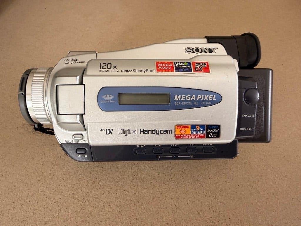 Sony DCR-TRV24E MiniDV Digitale Camera Handycam Tas Lader, Mini dv, Verzenden, 20x of meer, Zo goed als nieuw
