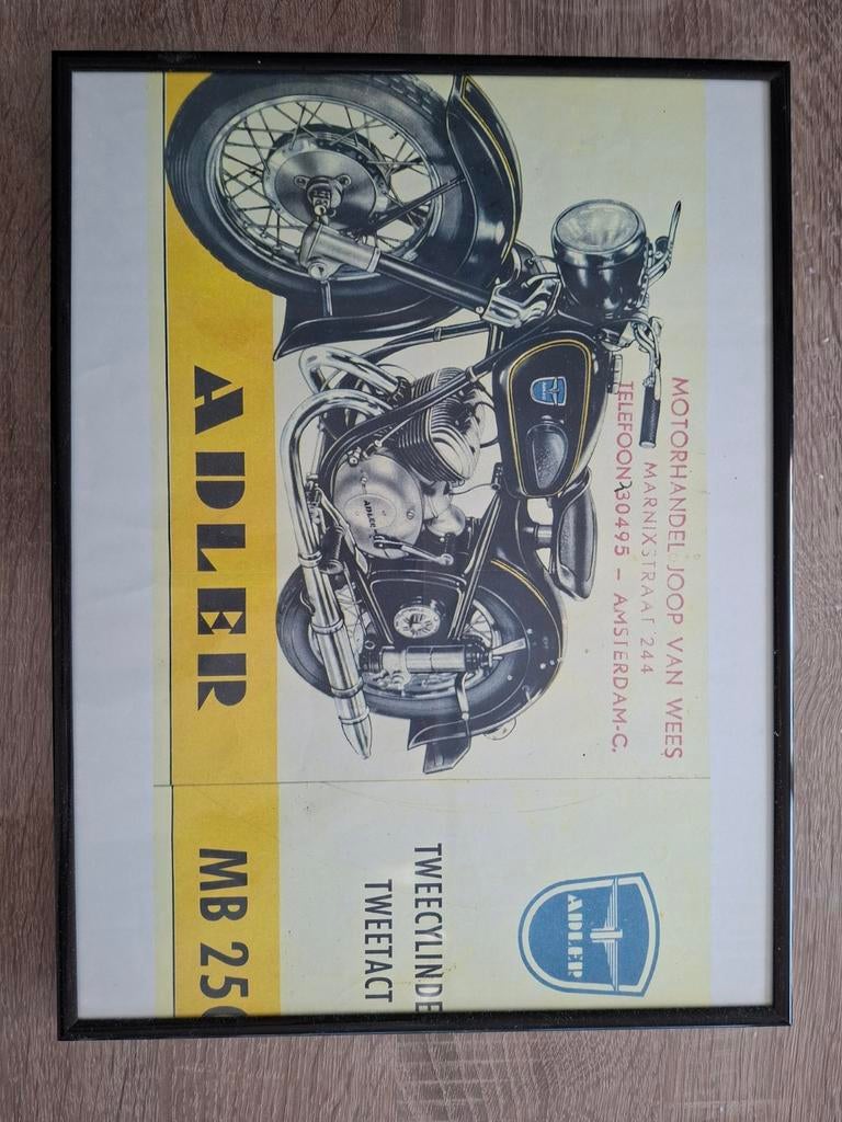 Vintage Adler MB 250 Motorfiets Advertentie Poster, Met lijst, Rechthoekig Liggend, Ophalen of Verzenden, Zo goed als nieuw