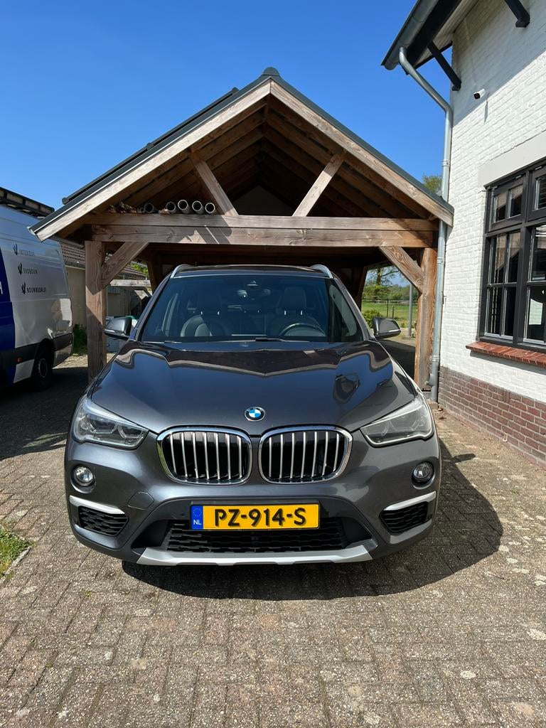 BMW X1 Xdrive20i 192pk Aut 2017 Grijs, Auto's, 1998 cc, 2000 kg, Vierwielaandrijving, Particulier