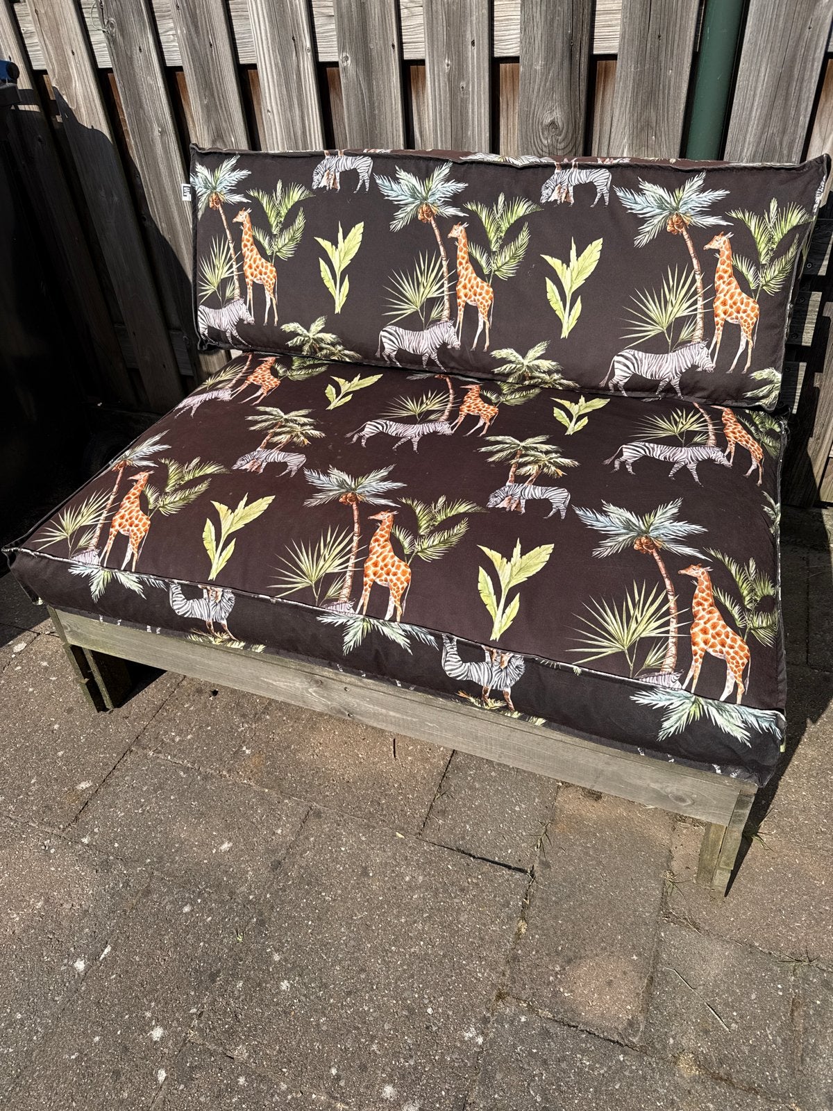 2x Palletbank met Afrikaanse print kussens, Huis en Inrichting, Stoelen, Ophalen, Gebruikt, Twee, Overige kleuren