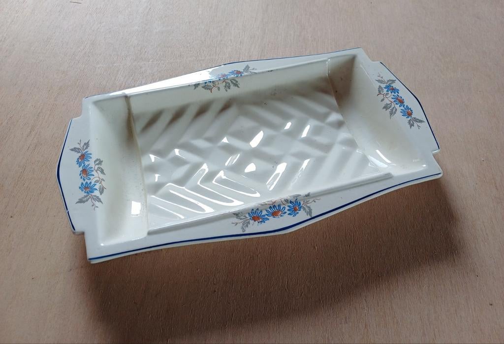 Ceramique Sphinx Regout Maastricht Asperge Schaal voor € 10, Ophalen