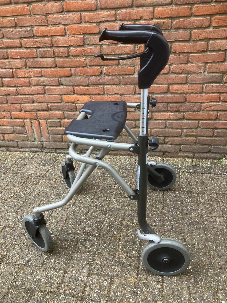 Zeer mooie en goede stevige Dolomite rollator, Diversen, Rollators, Ophalen, Lichtgewicht, Zo goed als nieuw