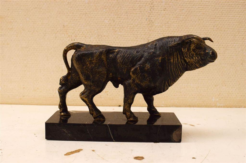 Gietijzeren beeld van een stier 51209, Ophalen of Verzenden, Gebruikt, Dier