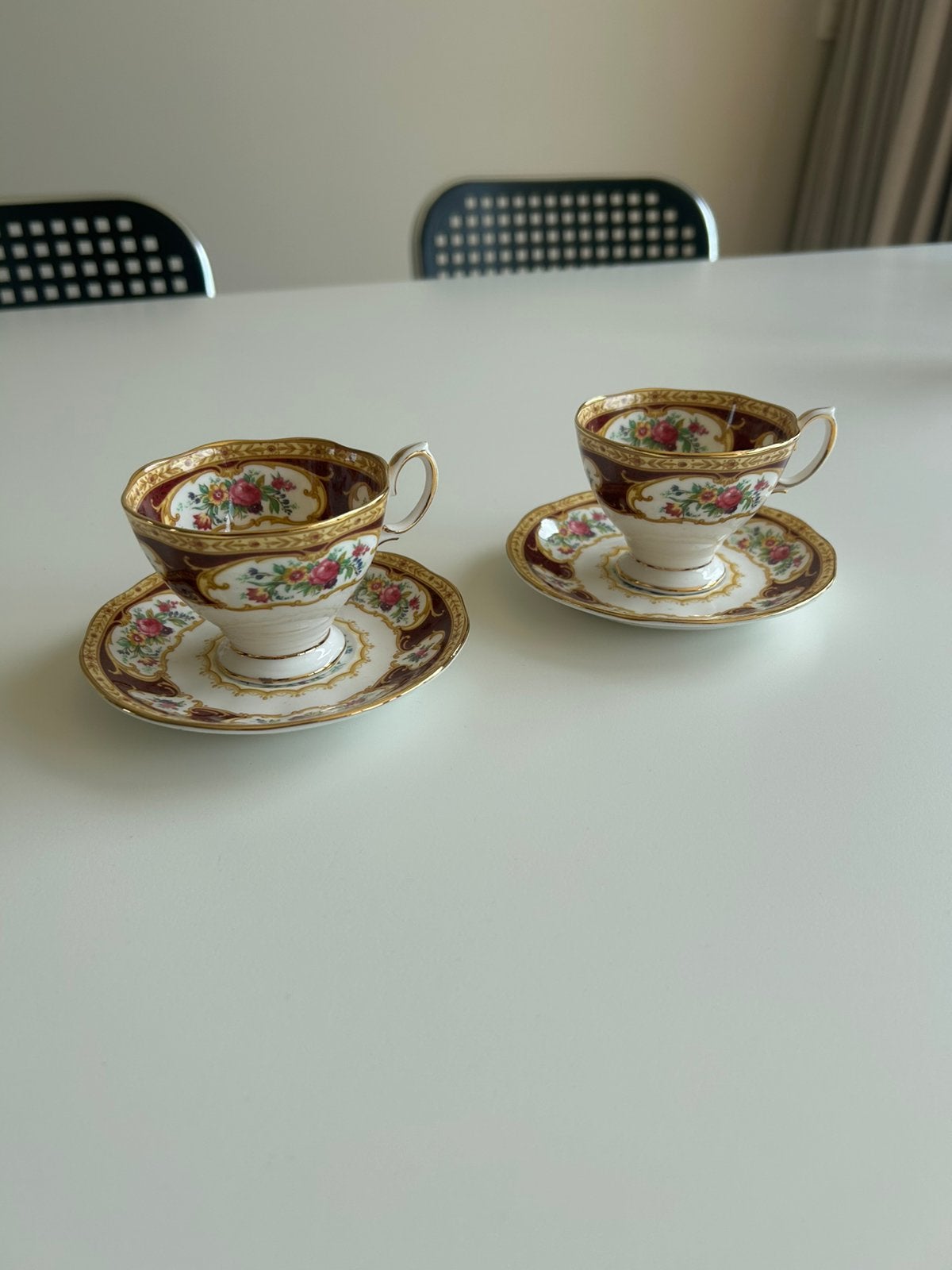 Royal Albert, Ophalen