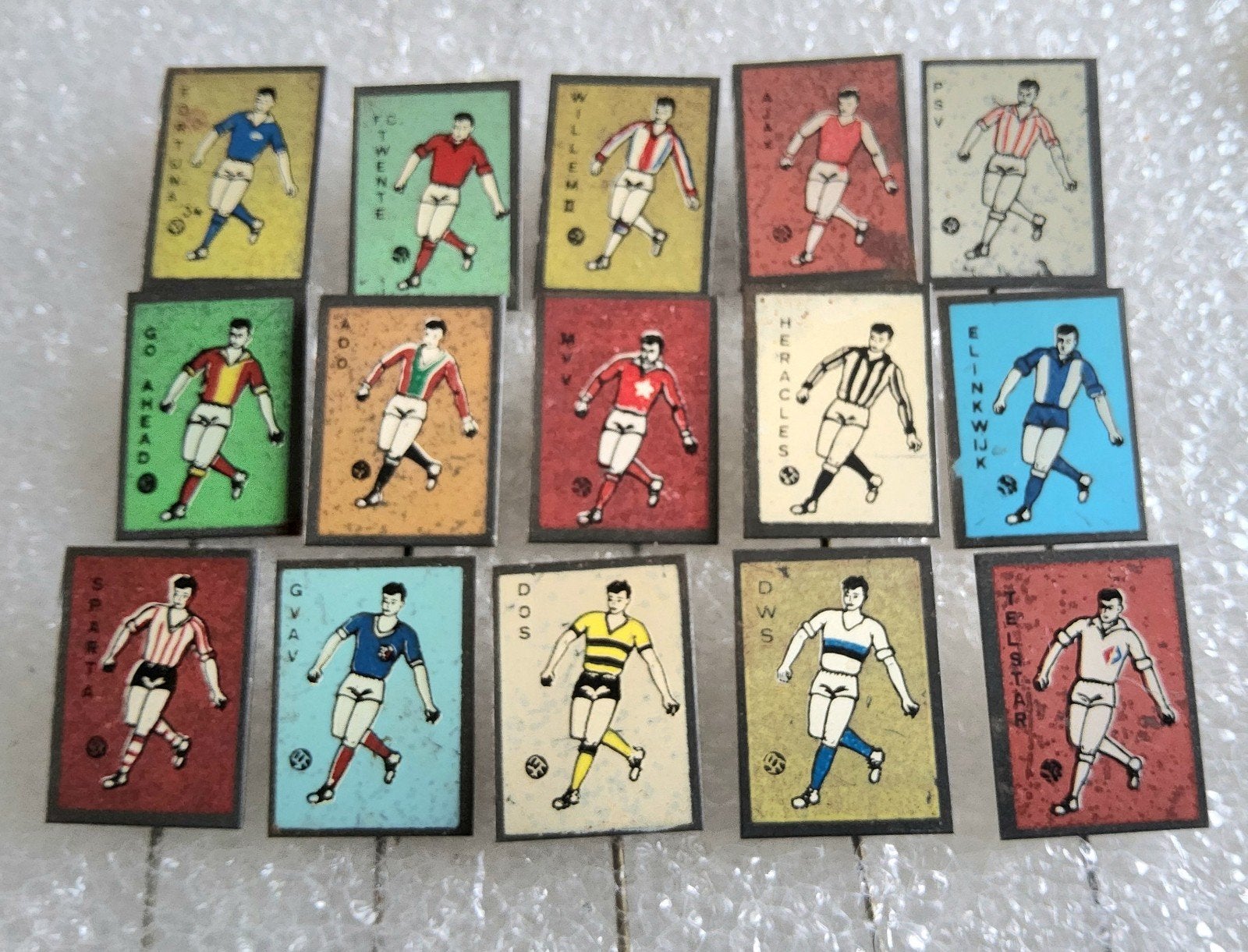 15 Vintage Voetbal Speldjes - Diverse Clubs, Ophalen of Verzenden, Gebruikt, Sport, Speldje of Pin