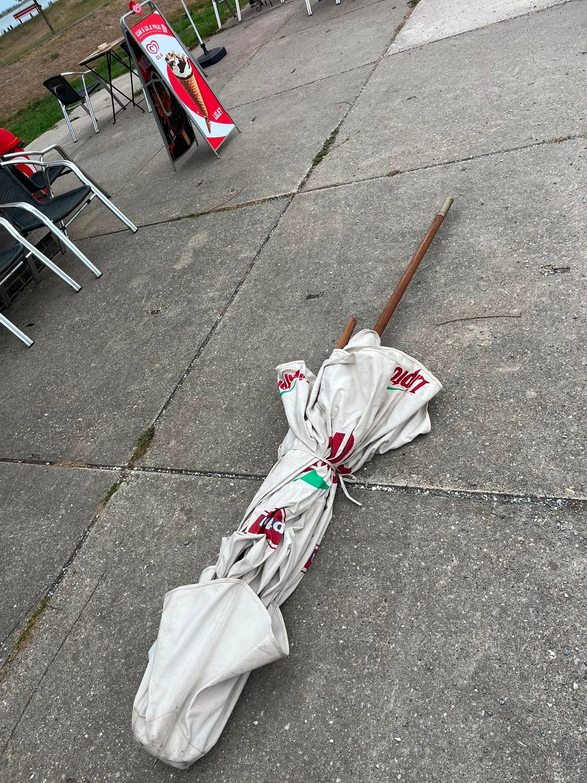 Gebruikte parasol voor terras of tuin Lipton, Ophalen of Verzenden, Gebruikt, 2 tot 3 meter, Stokparasol
