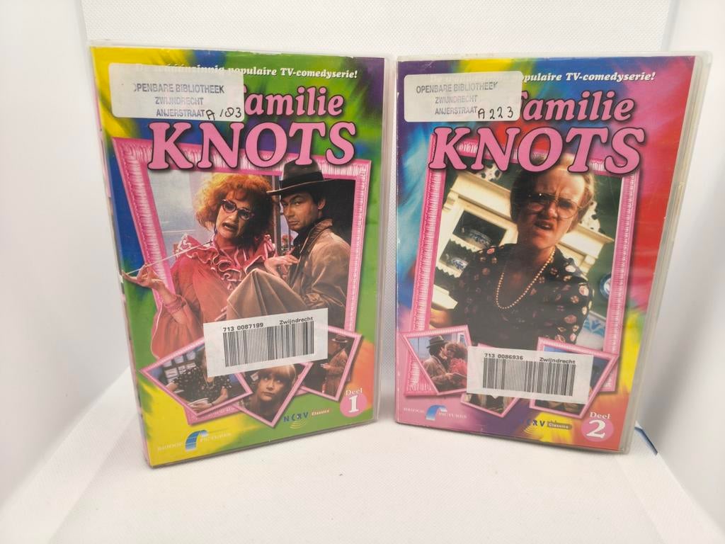 De familie knots deel 1 en 2 VHS, Cd's en Dvd's, Ophalen of Verzenden