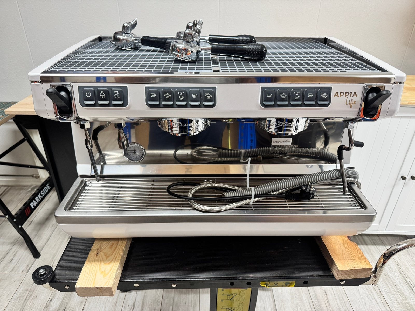 Nuova Simonelli Appia Life 2 Groeps – Gloednieuw, Ophalen, Nieuw, Koffiemachine