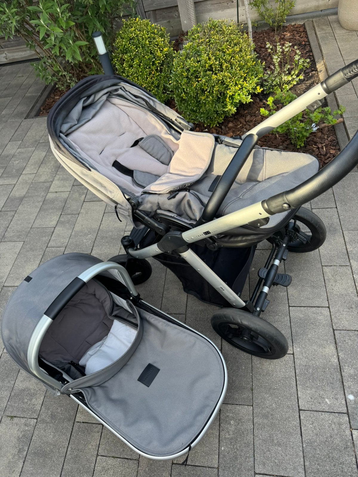 Mutsy transit combi kinderwagen met reiswieg, Ophalen, Gebruikt, Verstelbare duwstang, Combiwagen