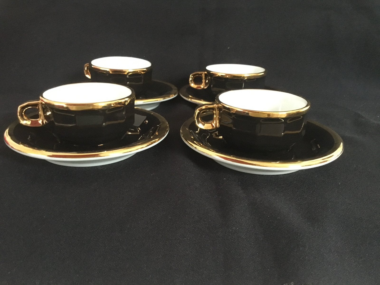 Set van 4 Pilivuyt kopjes met schotels, Antiek en Kunst, Ophalen of Verzenden