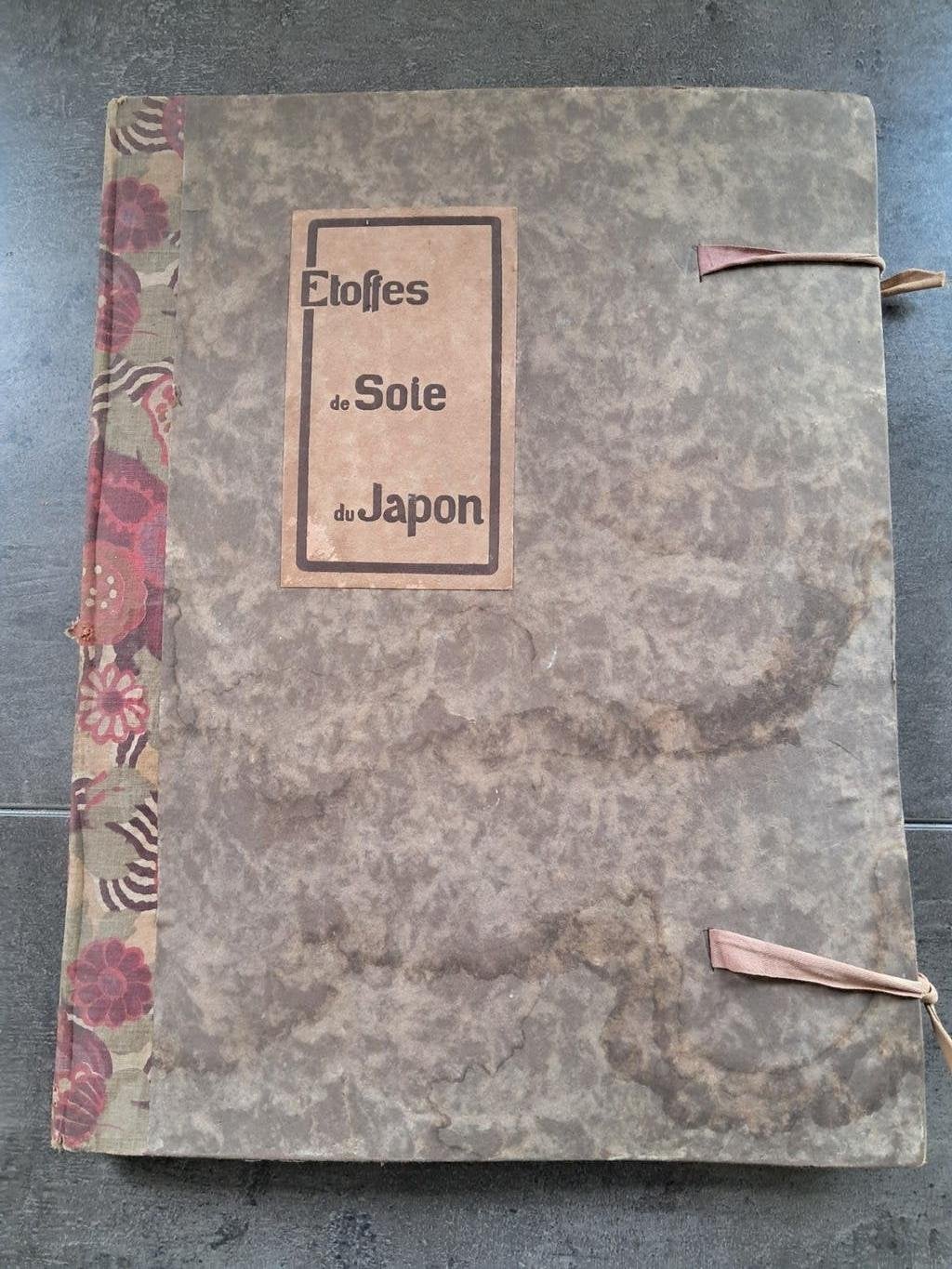 Antiek boek ( portfolio) over zijde van Japan., Antiek en Kunst, Curiosa en Brocante, Ophalen of Verzenden