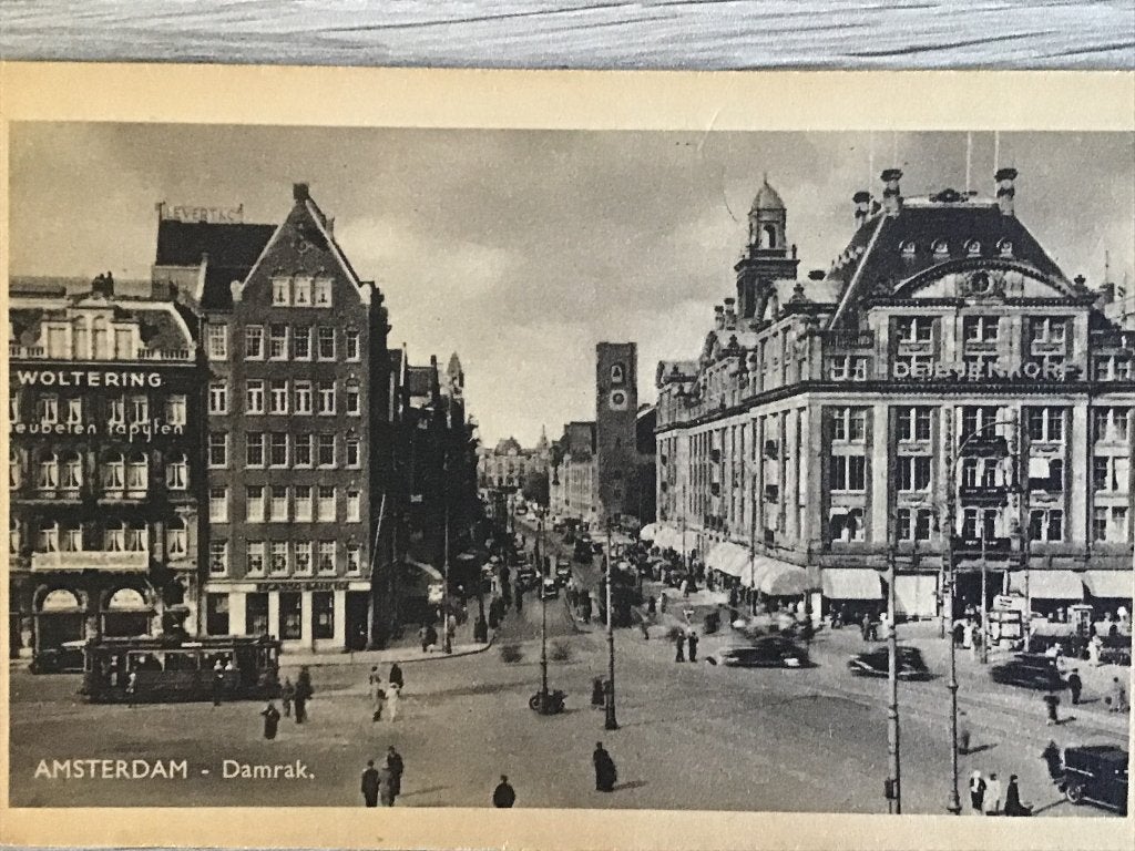 Oude ansichtkaart Amsterdam Damrak - Zwart-wit 1930-40, Ophalen of Verzenden, 1920 tot 1940, Ongelopen, Noord-Holland
