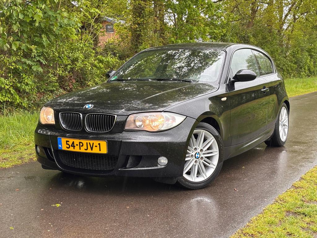 BMW 1-serie 118i | M-Pakket | 165.000 KM | Nette auto |, Auto's, 1-Serie, Achterwielaandrijving, Zwart, 4 stoelen