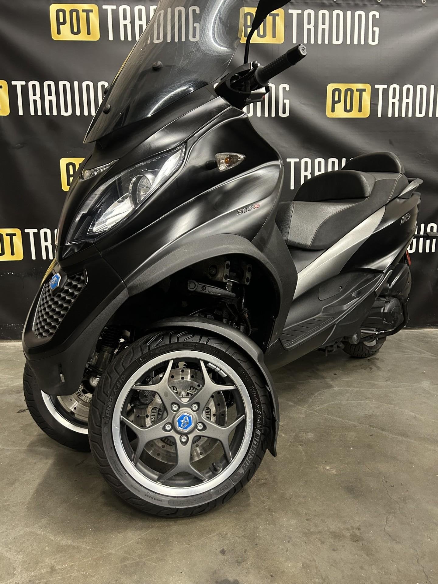 Foto 2 van Piaggio MP3 300 LT 2018 Autorijbewijs LED 3 mnd garantie