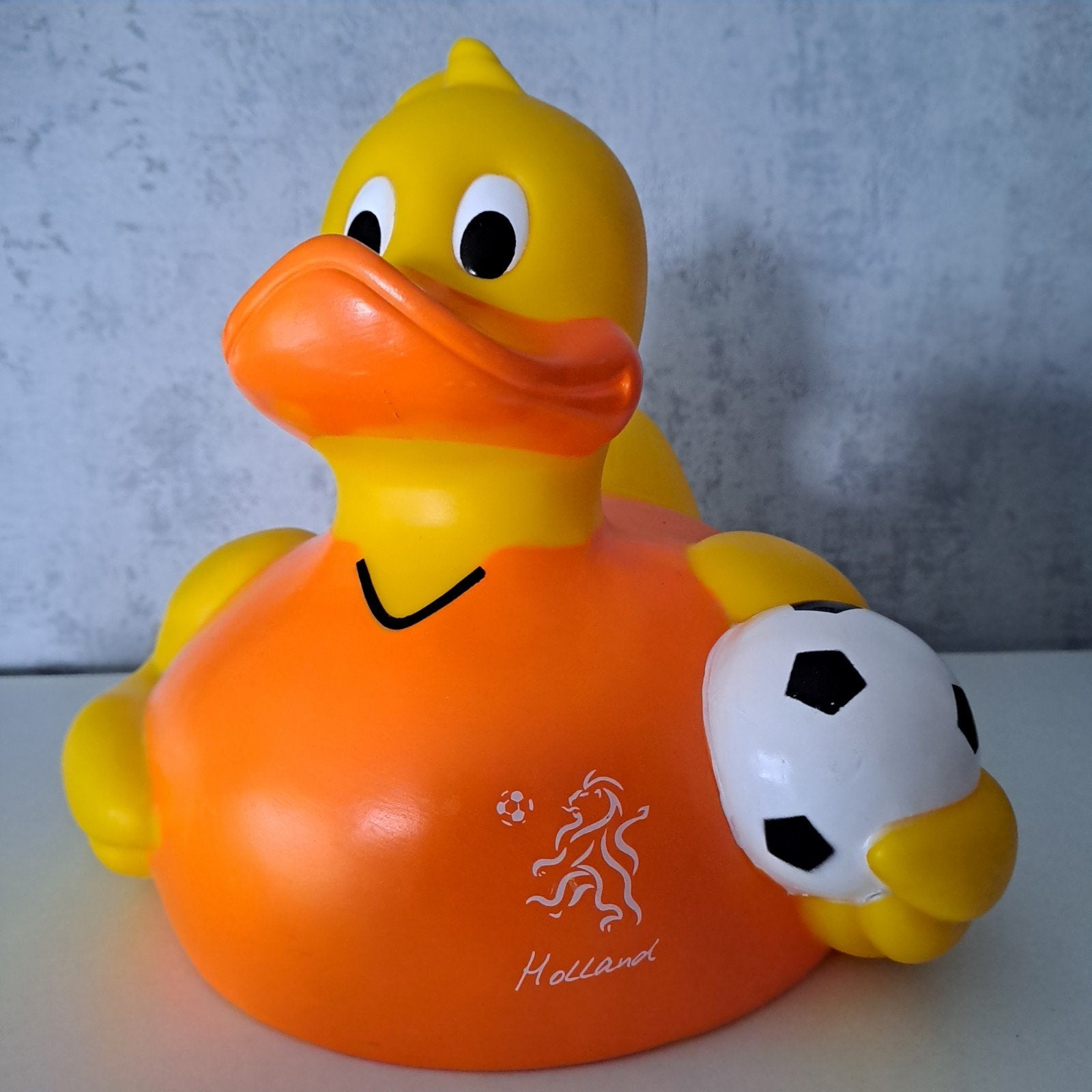 Grote badeend met voetbal "Holland" 25 cm, Ophalen, Zo goed als nieuw