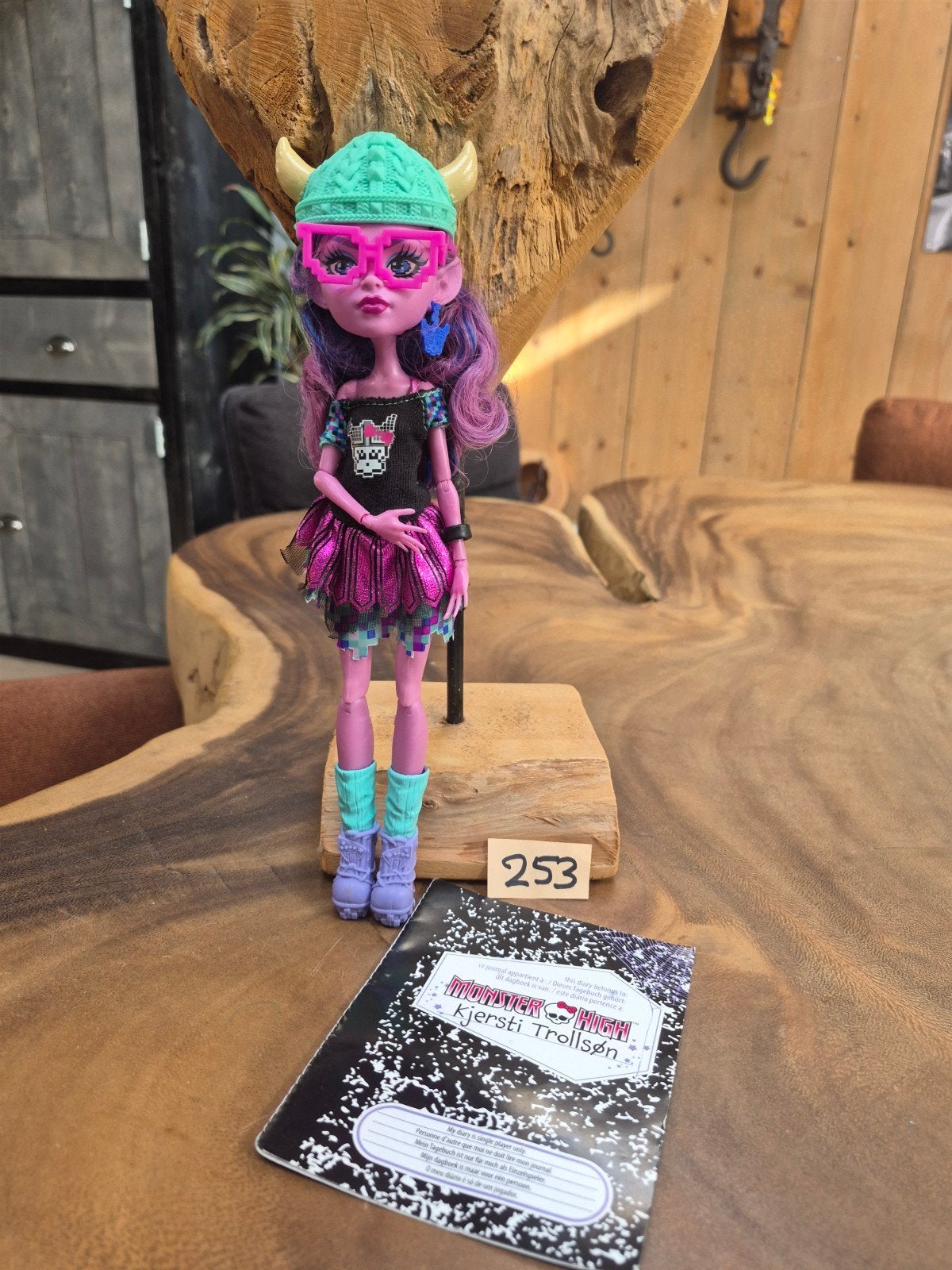 Monster High pop Kjerski Trollson met dagboek, Ophalen of Verzenden