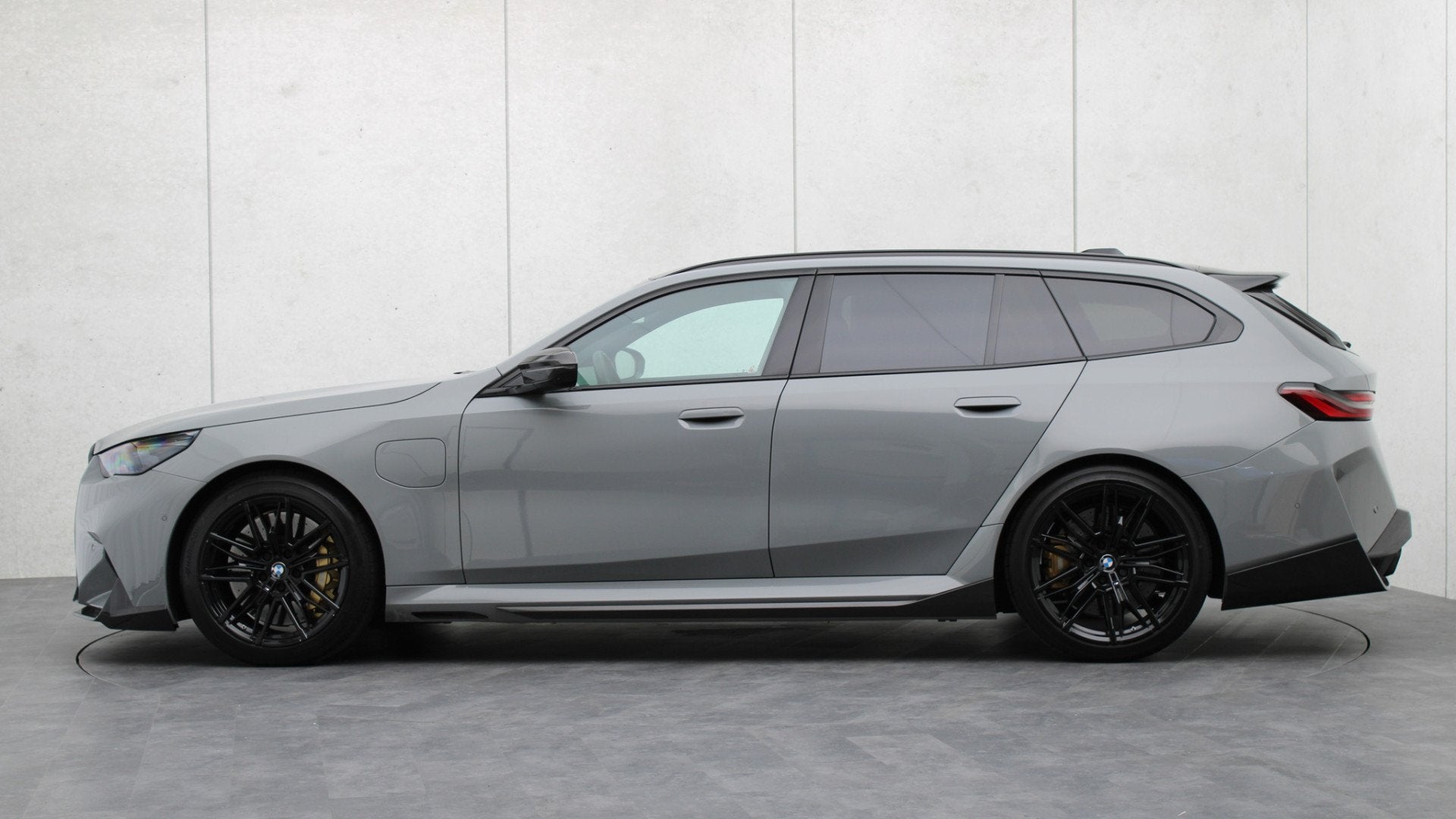 BMW M5 Touring M Performance | Akrapovic | Eventuri | M Driv, Auto's, 12 maanden, Gebruikt, 4395 cc, Vierwielaandrijving