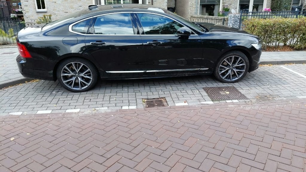 Volvo S90 T8 Twin Engine 390pk Geartronic AWD 2019 Zwart, Auto's, Volvo, Automaat, Dealer onderhouden, Zwart, 1969 cc