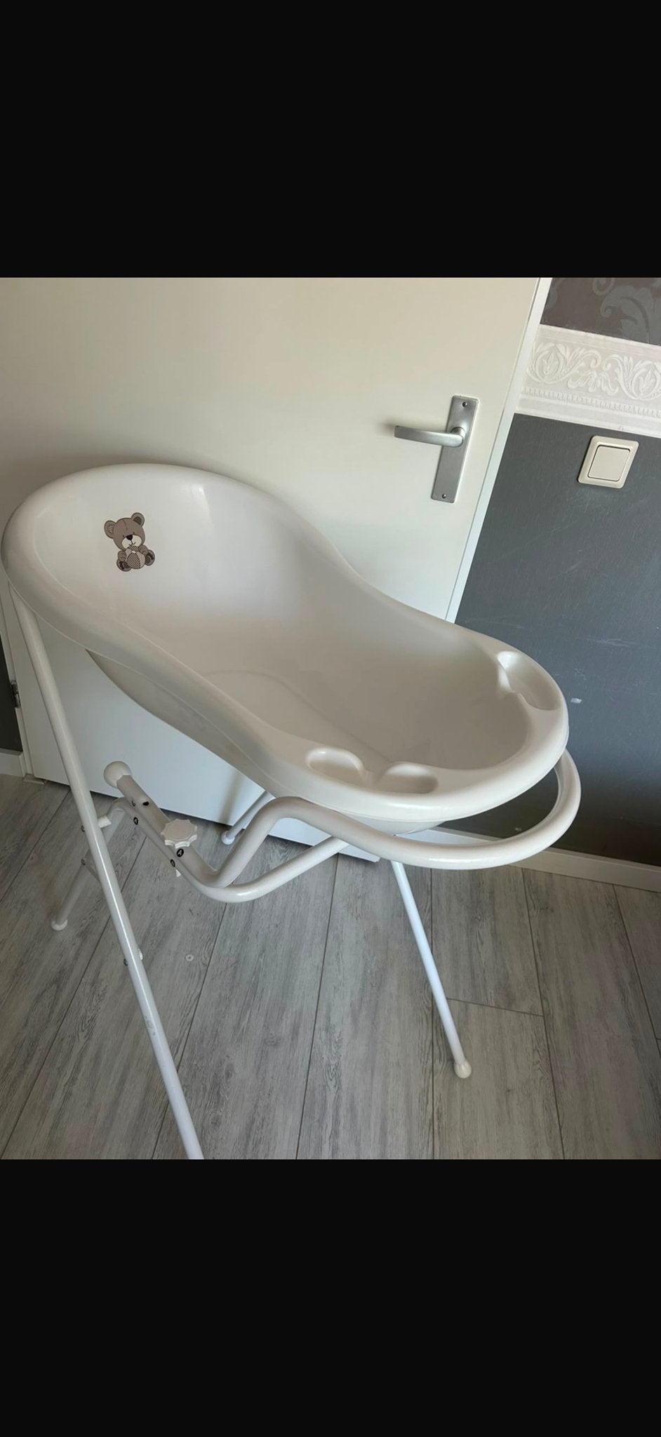 Babybadje met standaard - Wit, zo goed als nieuw, Kinderen en Baby's, Badjes en Verzorging, Zo goed als nieuw, Badje, Standaard