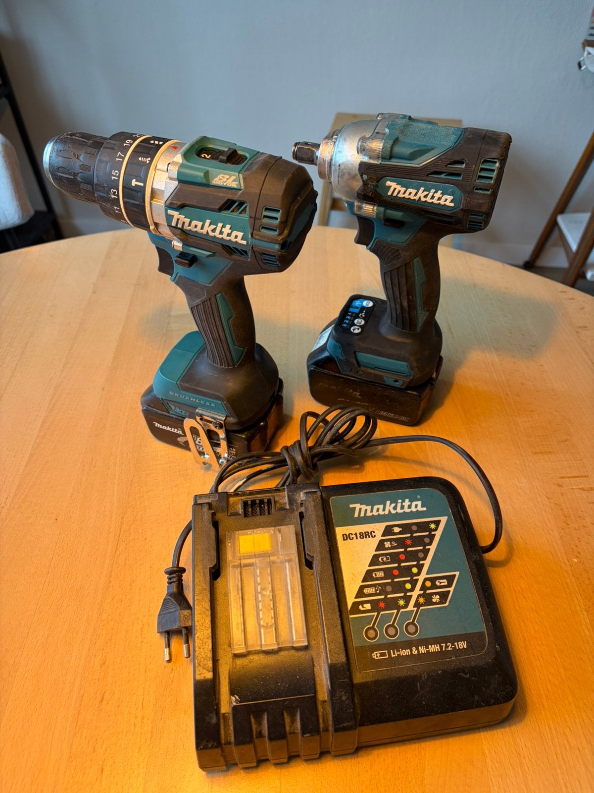 Makita DTW300 Slagmoer- en DHP484 klopboor + accu's + lader, Gebruikt, Ophalen of Verzenden, Minder dan 400 watt, Klopboormechanisme