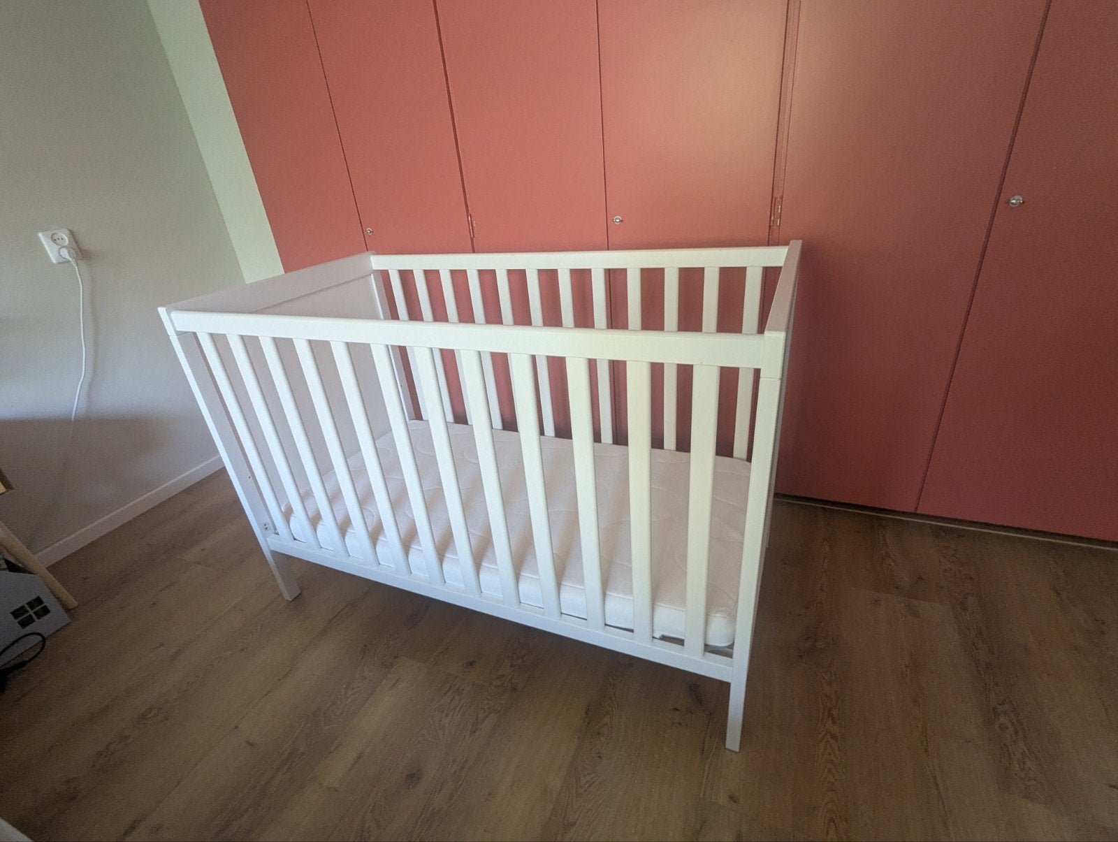 Ikea Sundvik ledikant/peuterbed (evt gratis matras), Kinderen en Baby's, Ophalen, Gebruikt, Minder dan 140 cm, Matras