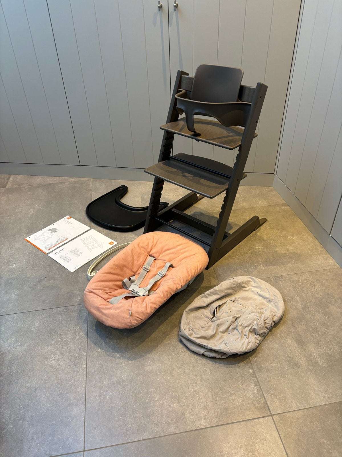 Stokke Tripp Trapp kinderstoel babyset newbornset tray trip, Ophalen, Zo goed als nieuw, Meegroeistoel, Afneembaar eetblad