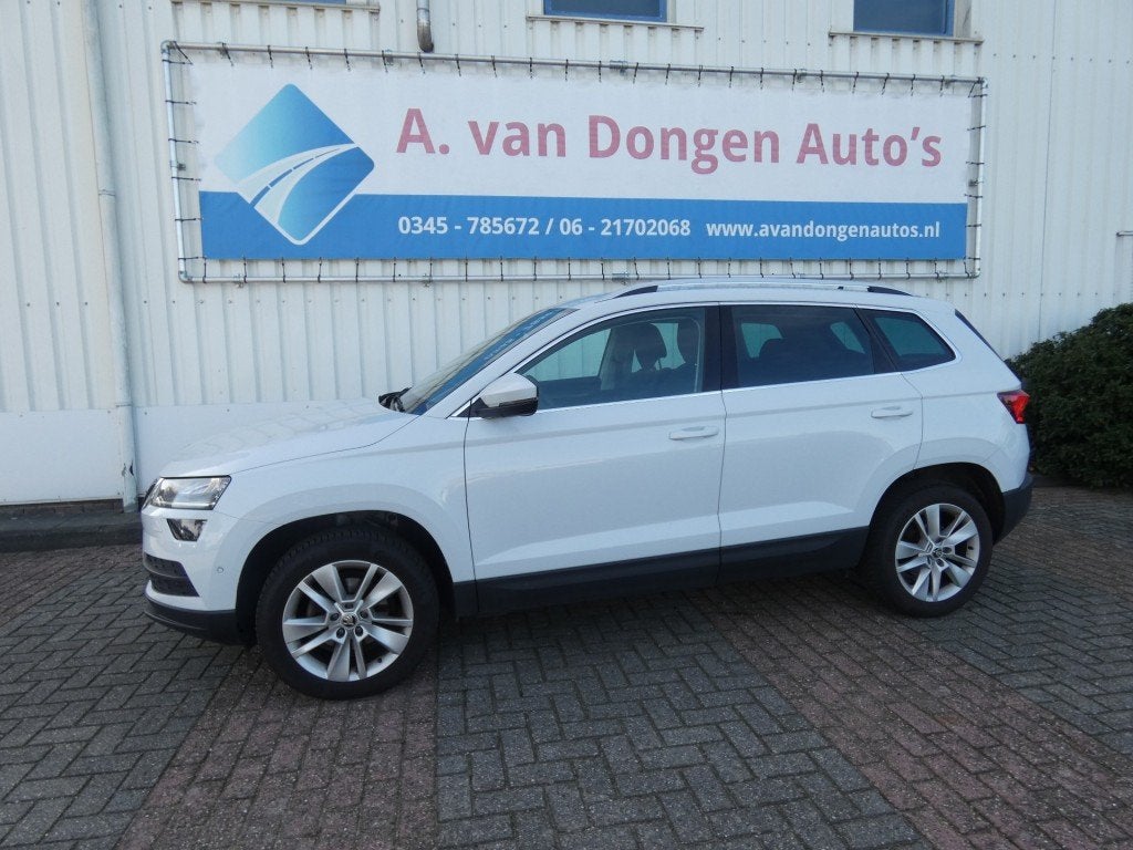 Skoda KAROQ 1.5 TSI BNS.ED. PLUS,ACC,Camera,Led,Trhaak,Stoel, Auto's, Verwarmde buitenspiegels, Euro 6, 4 cilinders, 150 pk