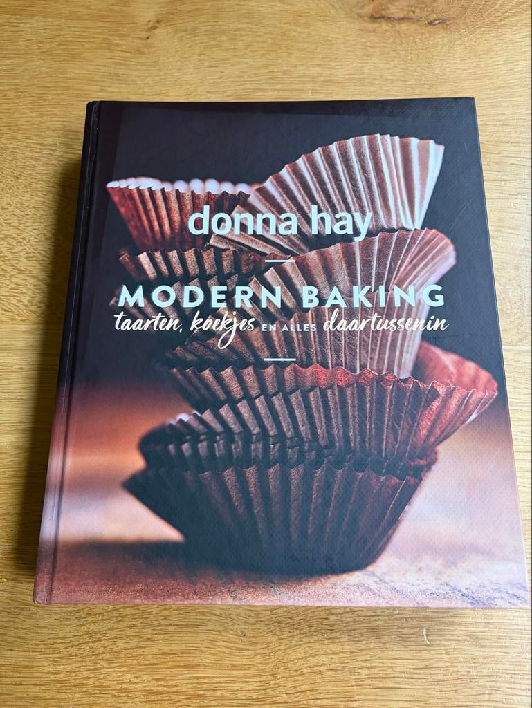 Donna Hay - Modern baking, Boeken, Kookboeken, Zo goed als nieuw, Taart, Gebak en Desserts, Overige gebieden, Ophalen of Verzenden