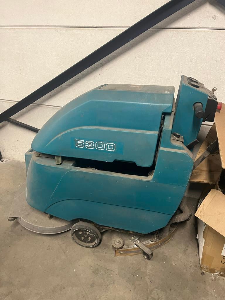 Tennant 5300 Schrobzuigmachine (zonder accu), Ophalen of Verzenden, Gebruikt, Schrobmachine
