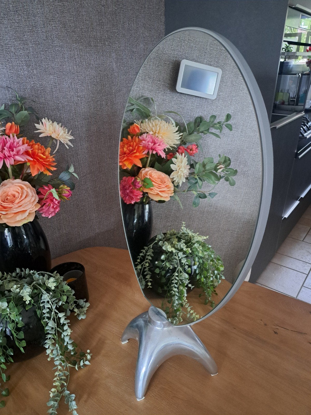 Stijlvolle ovale spiegel met aluminium voet, Ophalen, Minder dan 50 cm, Zo goed als nieuw, Minder dan 100 cm