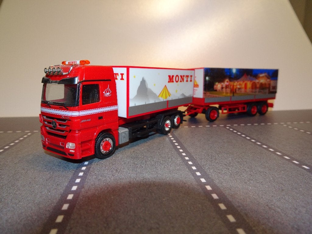 272 herpa mercedes actros circus monti combi 1:87 truck, Hobby en Vrije tijd, Ophalen of Verzenden, Zo goed als nieuw, Bus of Vrachtwagen