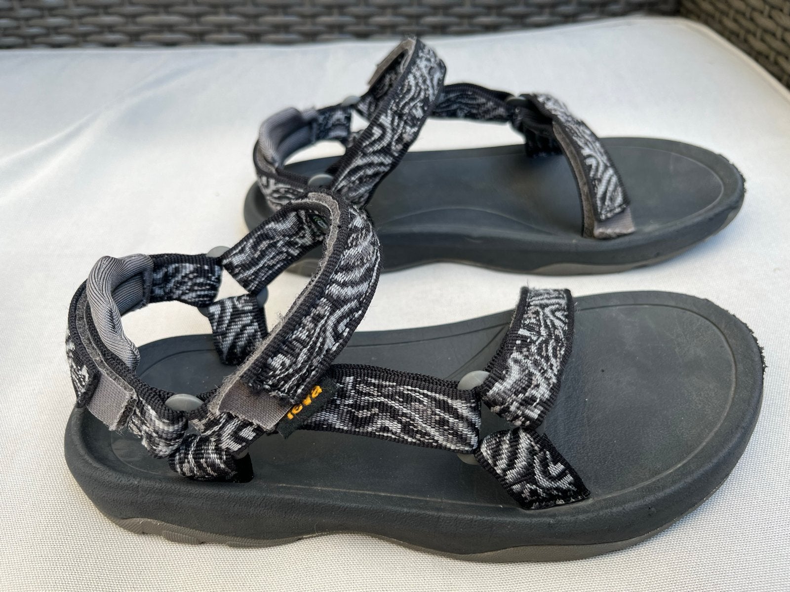 Teva Hurricane, sandalen, maat 35, slipper, zwart, Ophalen of Verzenden, Zo goed als nieuw, Zwart, Sandalen of Muiltjes