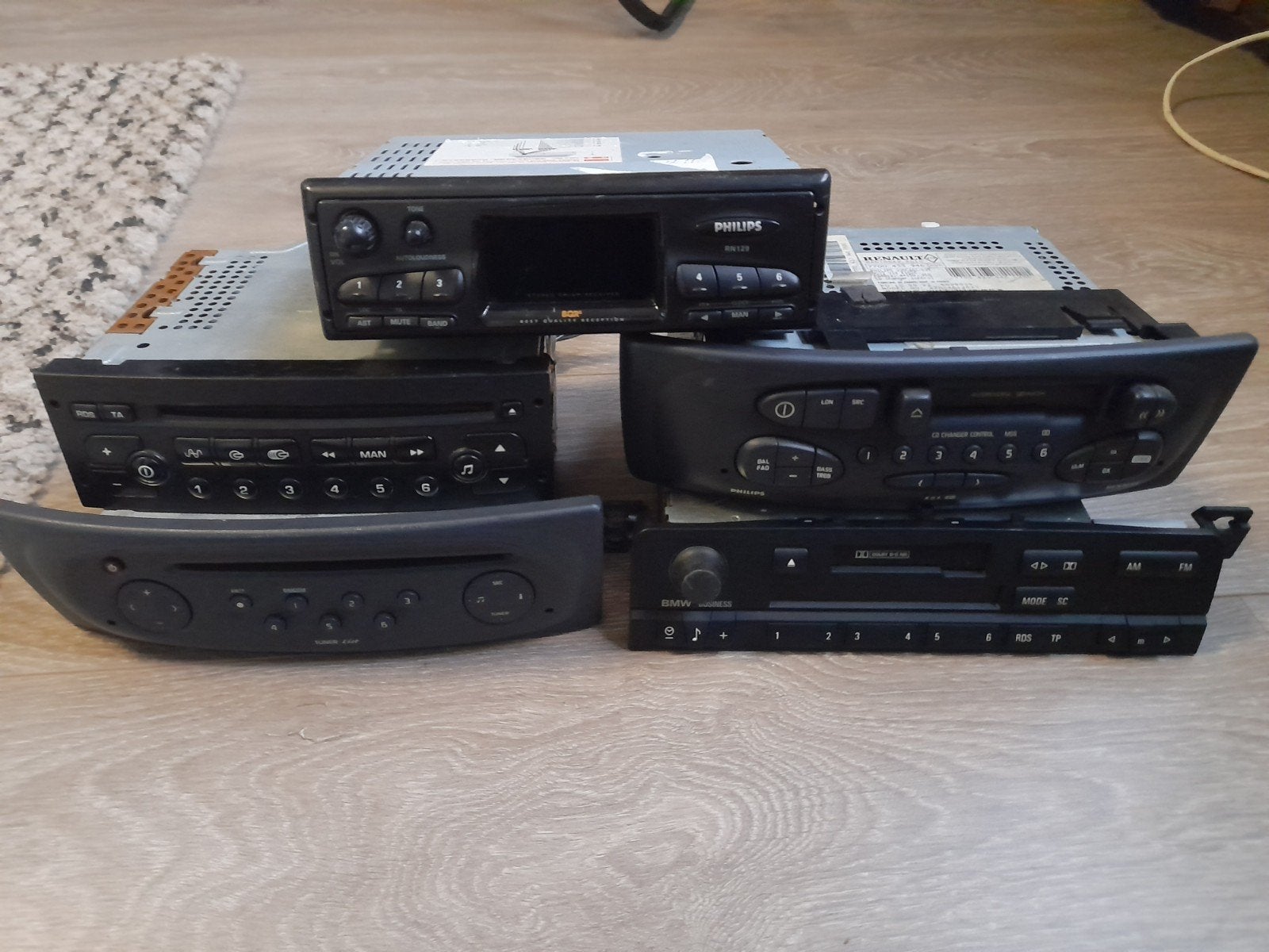 de radio's zijn allemaal gereserveerd 

B, Auto diversen, Ophalen of Verzenden