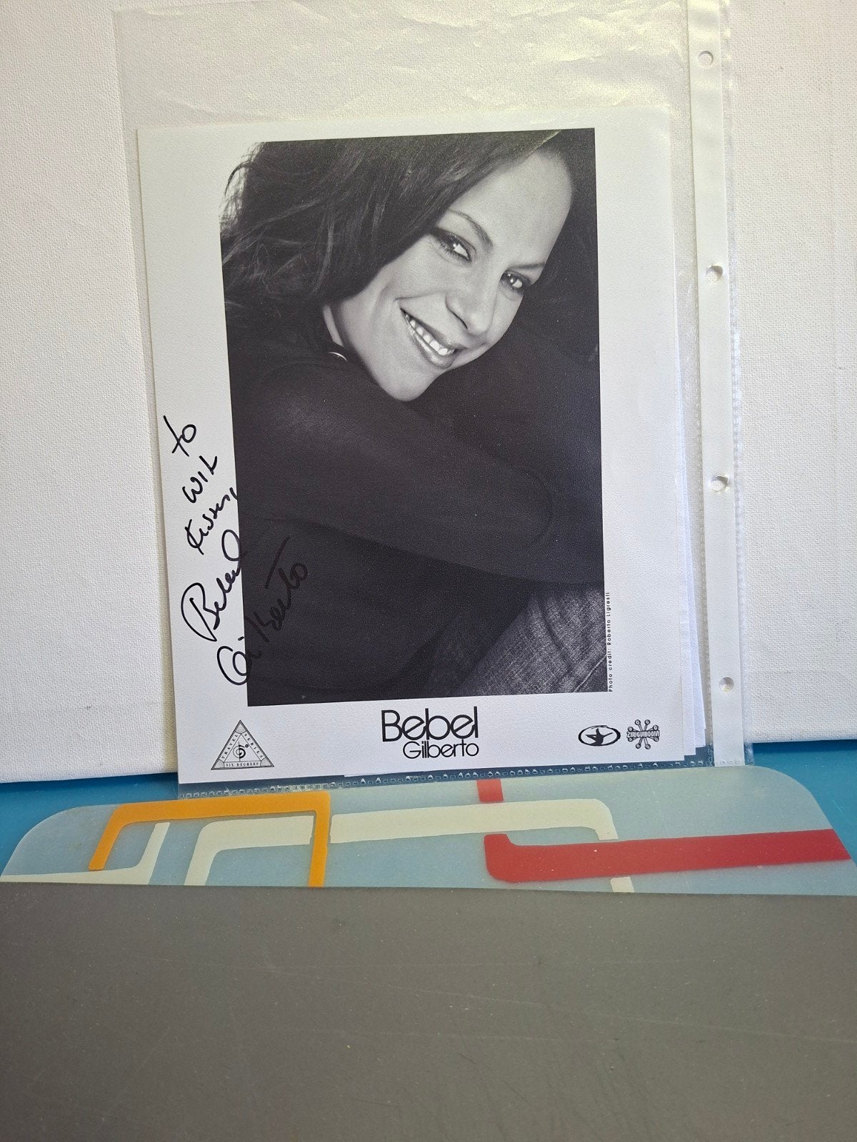 BEBEL GILBERTO SINGER BRASIL, Verzenden, Nieuw, Foto of Kaart, Gesigneerd