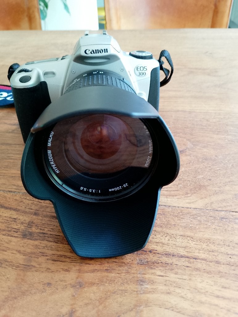 Canon EOS 300 met telelens Sigma 28-200 met draagtas, Audio, Tv en Foto, Ophalen of Verzenden, Zo goed als nieuw, Spiegelreflex