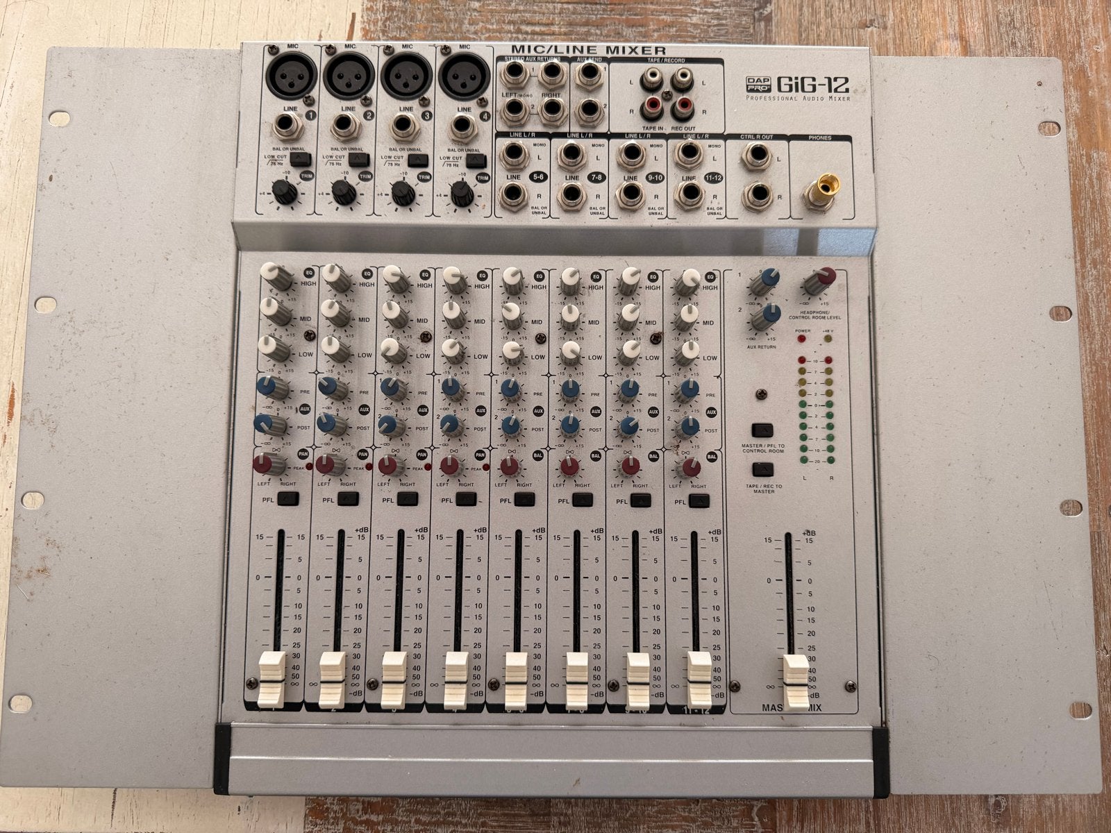 SAMSON GIG-12 Mic/Line Mixer - 8 kanalen, Ophalen of Verzenden, Gebruikt, 10 tot 20 kanalen, Microfooningang
