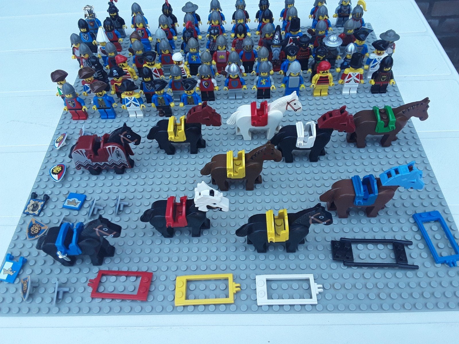 Lego Castle Ridders Piraten Paarden Schildjes enz., Kinderen en Baby's, Ophalen of Verzenden, Zo goed als nieuw