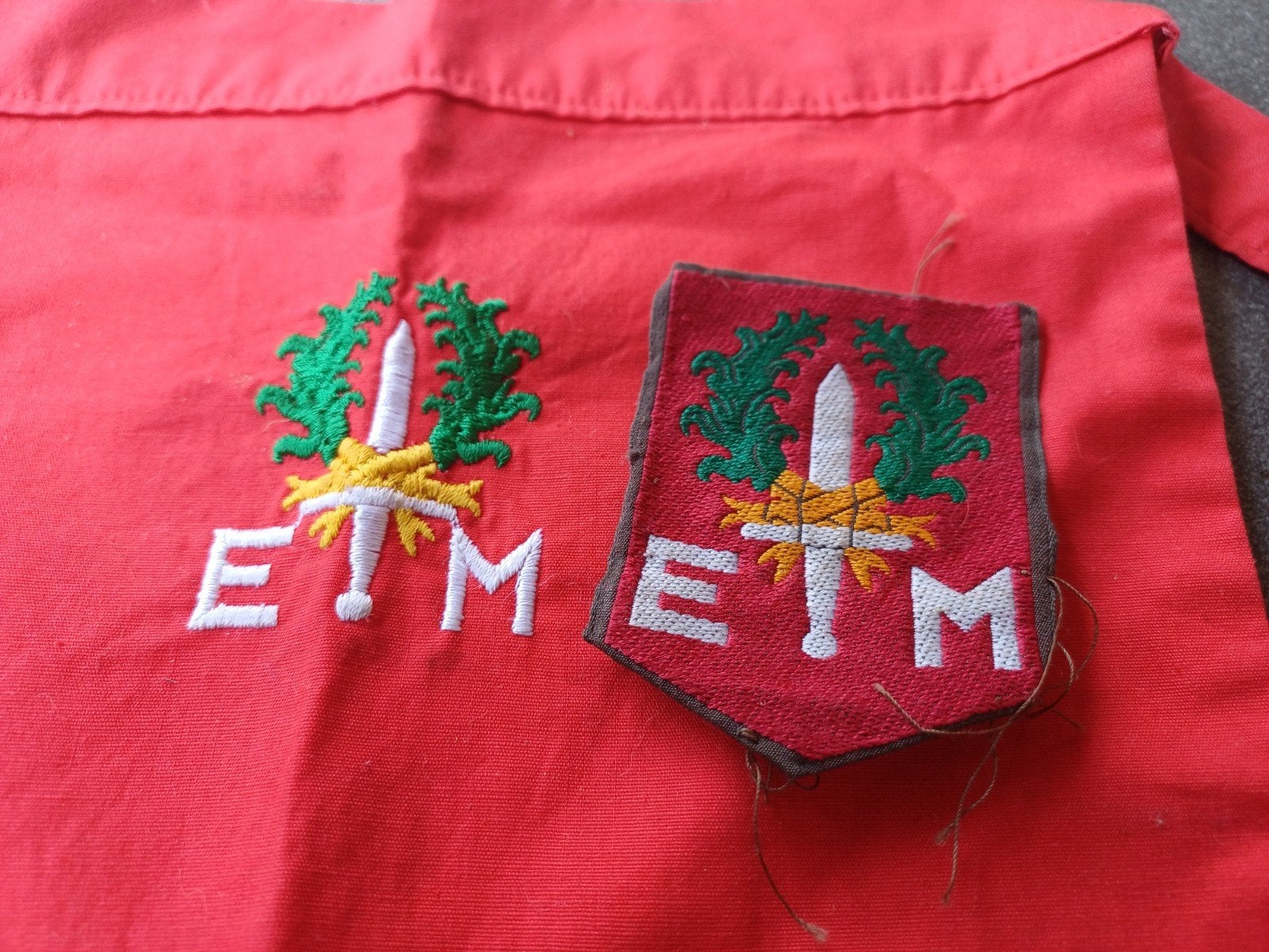 ETM befje ceremonieel en bijbehorende Patch, Ophalen of Verzenden, Landmacht, Nederland
