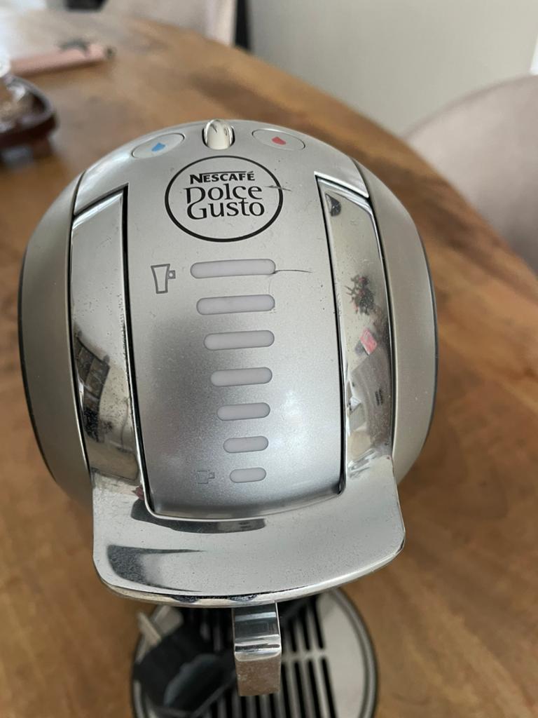 Dolce Gusto + standaard cups, Witgoed en Apparatuur, Koffiezetapparaten, Ophalen, Zo goed als nieuw, Koffiemachine