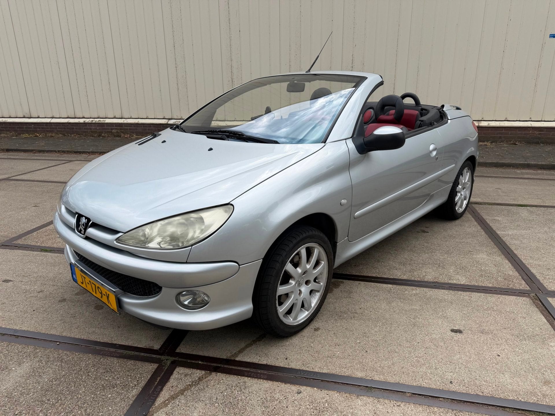 Peugeot 206 CC 1.6-16V Roland Garros automaat, Auto's, 4 cilinders, Cabriolet, 4 stoelen, Metallic lak