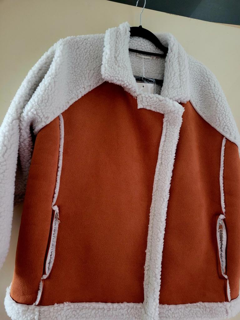 Nieuwe bruine/witte teddy jas met ritsen, Kleding | Dames, Jassen | Winter, Bruin, Maat 46/48 (XL) of groter, Nieuw, Ophalen of Verzenden