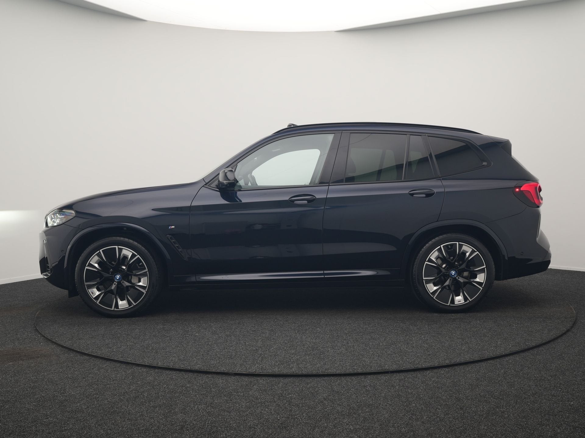 BMW iX3 M Sport High Executive 80 kWh 286pk Dealer O.H. SOH, Auto's, Achterwielaandrijving, Gebruikt, 750 kg, 80 kWh
