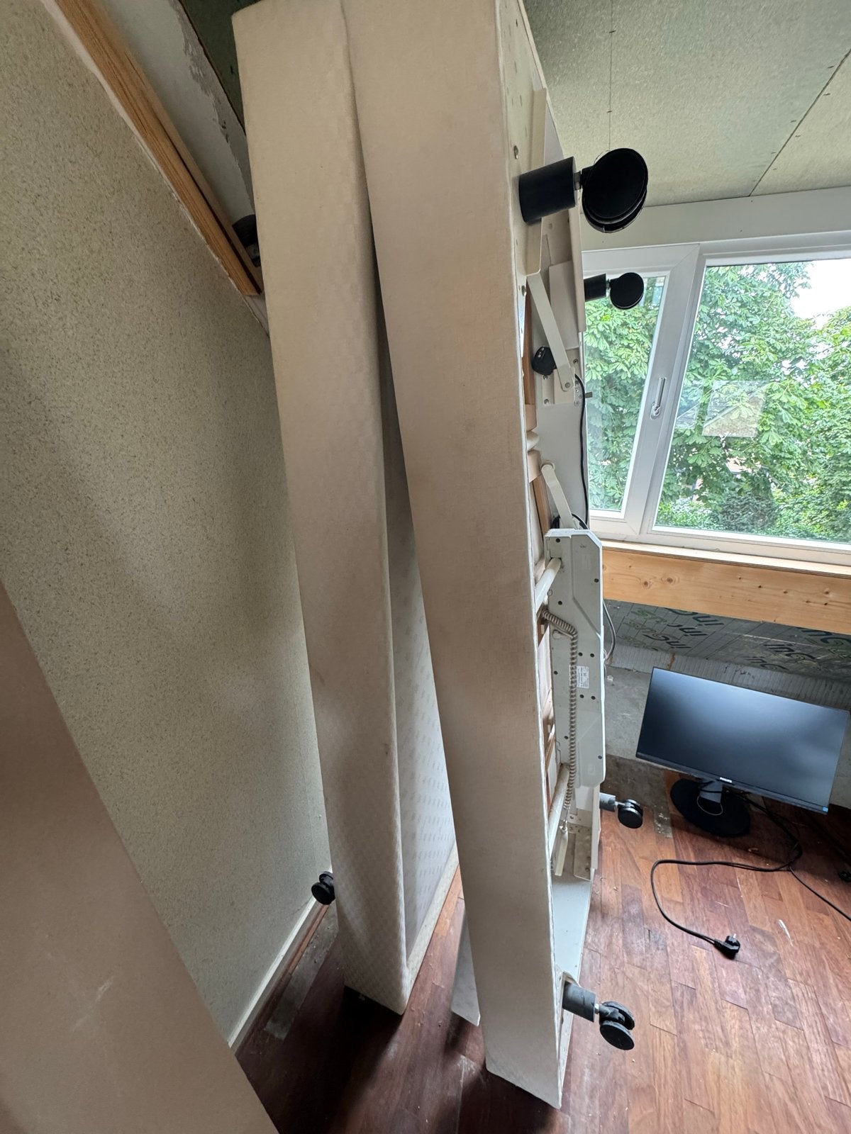 Schramm Boxspring (1 met elektrisch verstelbare lattenbodem, Ophalen, Gebruikt, 90 cm, Eenpersoons