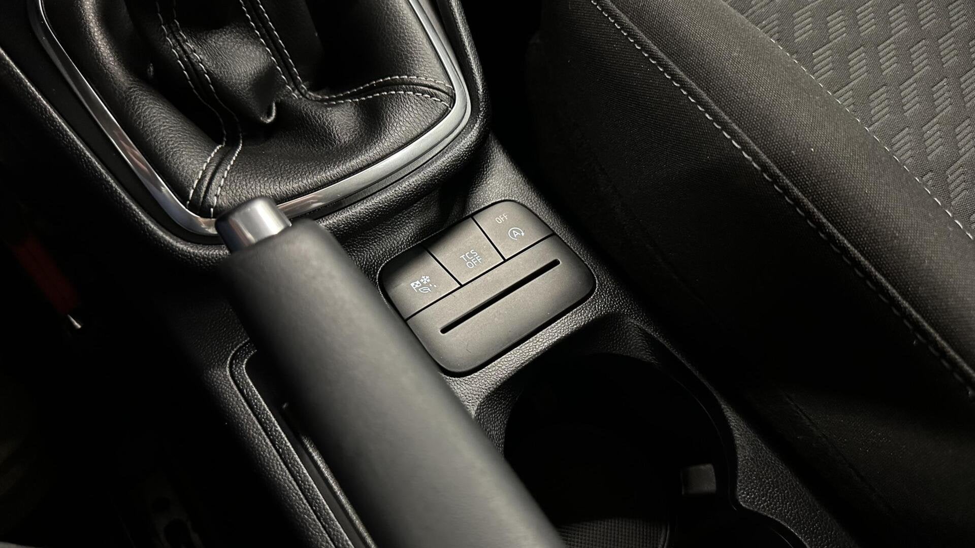 Foto 42 van Ford Fiesta 1.0 EcoBoost Hybrid Titanium NAVI CRUISE CARPLAY
