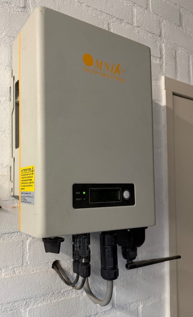 Twee omvormers Omnik voor zonnepanelen, Ophalen, Gebruikt, Overige typen, 200 wattpiek of meer