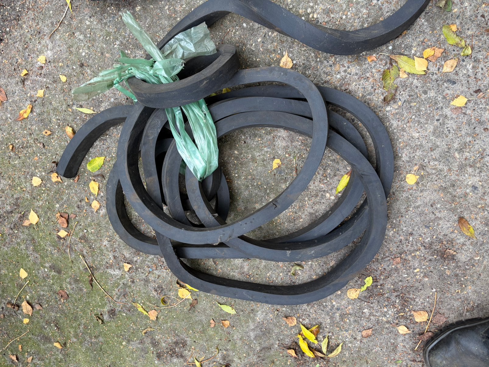 Rubber strips onder stelconplaten betonplaten geluids reduct, Ophalen, Overige typen, Rubber, Zo goed als nieuw