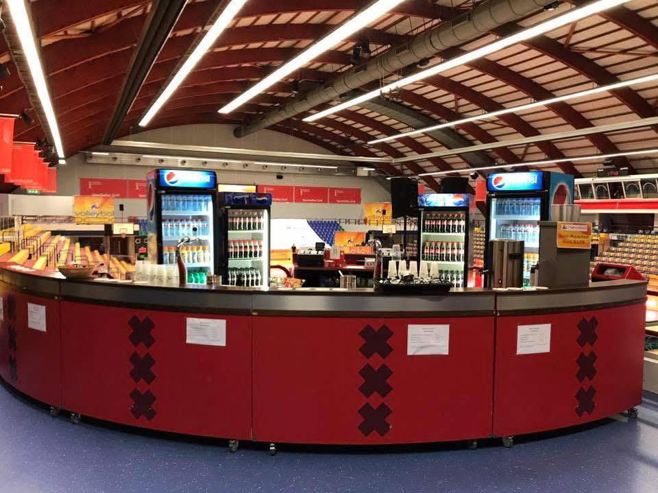 Mobiel massieve bar 6 delig met 2 tappunten en 10 koelkasten, Ophalen, Gebruikt, Barinrichting